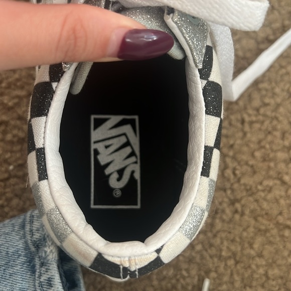 Vans - Picture 2 of 3